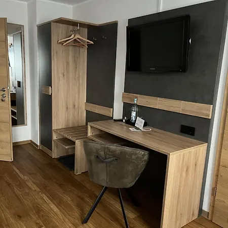 Waldschlosschen * Wattenbach